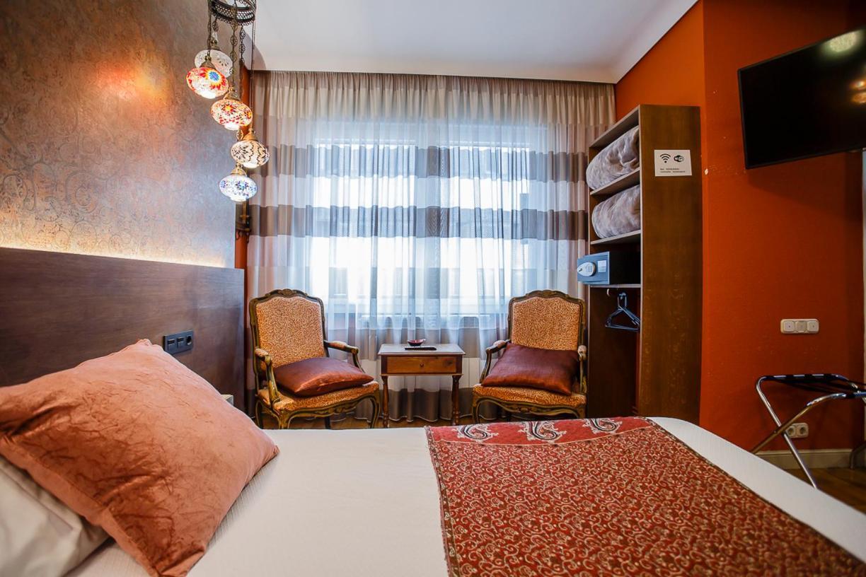 Hostal Rodas Пампона Екстериор снимка