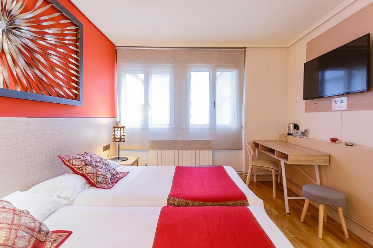 Hostal Rodas Пампона Екстериор снимка